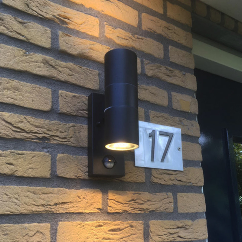 Modern udendørs væglampe med bevægelsessensor sort, Pedro, IP44
