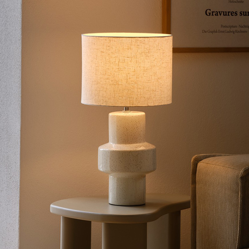 Keramik bordlampe beige, Dugan, med brytare