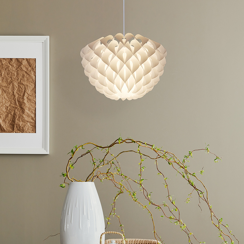 Hvid pendler lampe modern, Alebo