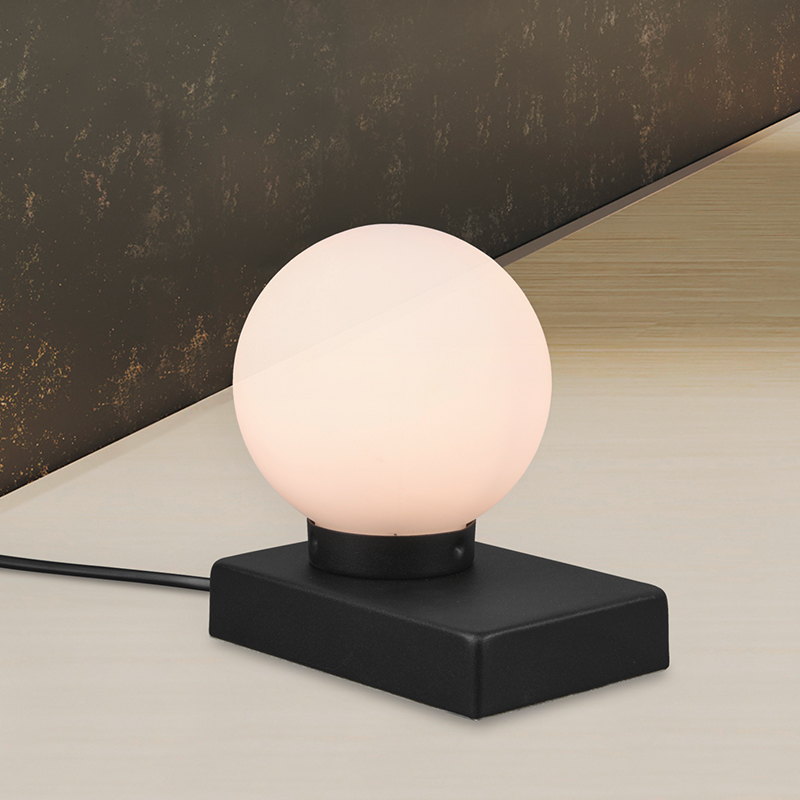 Sort bordlampe modern, Tess, med brytare