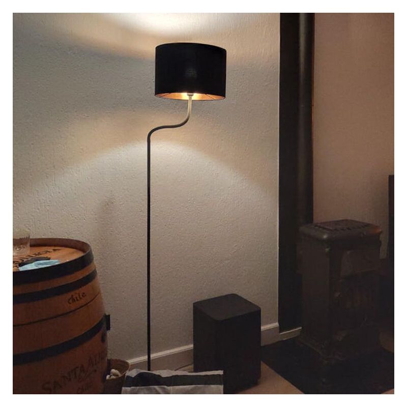Sort gulv lampe modern, Jeany, med brytare Sort gulv lampe modern, Jeany, med brytare