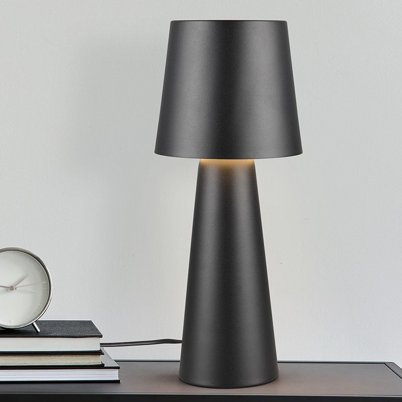 Sort bordlampe modern, Lillyam, med brytare