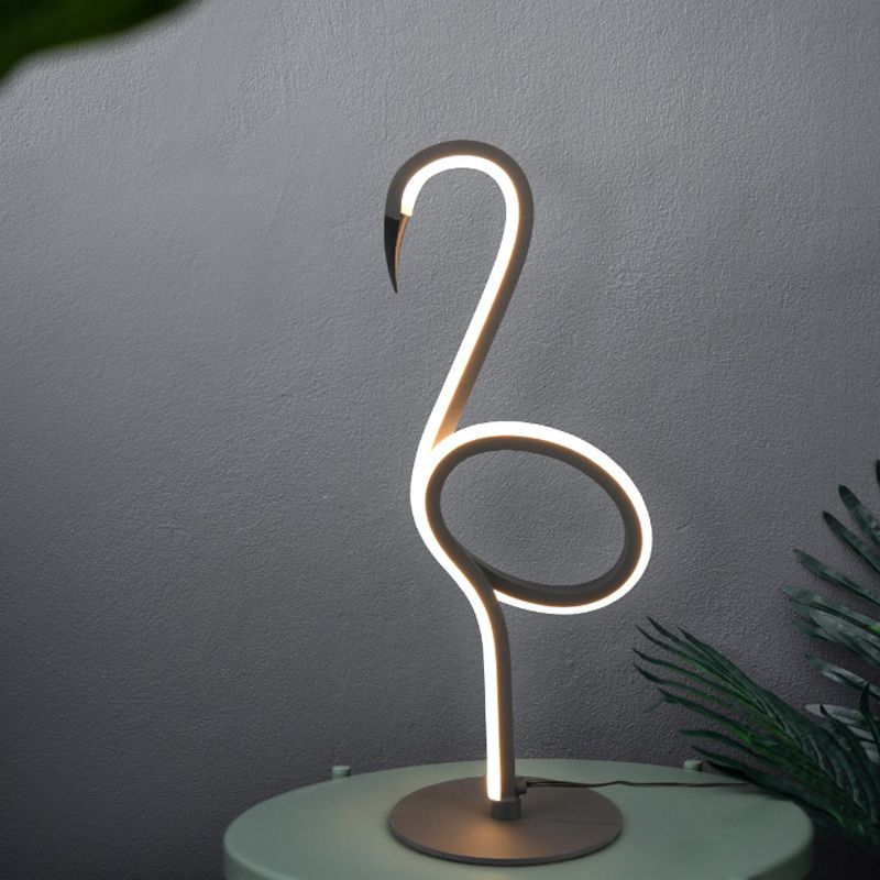 Sort bordlampe design, Puk, 6W, 3000K LED, med brytare