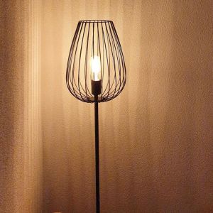 Sort modern gulv lampe metal, Kitana, med brytare