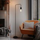 Modern gulv lampe sort, Carlos, med brytare