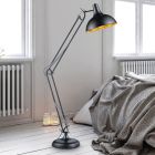 Sort gulv lampe modern, Benoit, med brytare