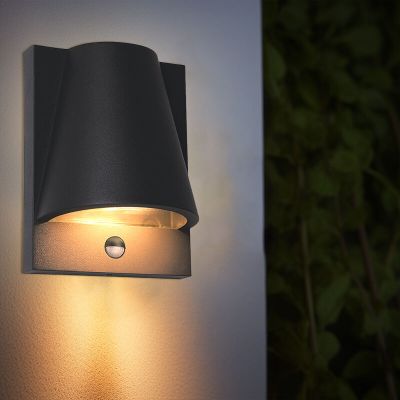 Modern udendørs væglampe med bevægelsessensor sort, Luana, IP43