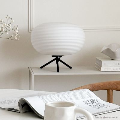 Modern bordlampe hvid, Davide, med brytare