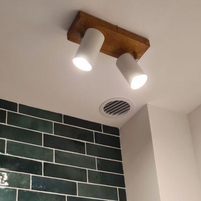Hvid loftspot modern, Kaso