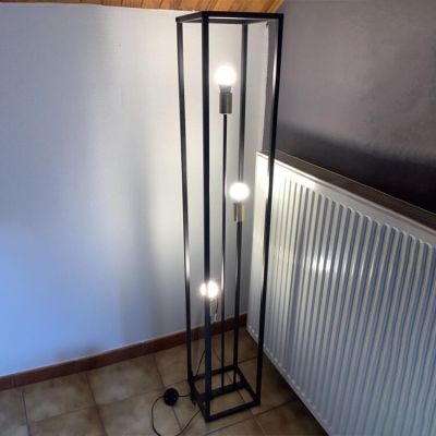 Sort gulv lampe modern, Fabrice, med brytare