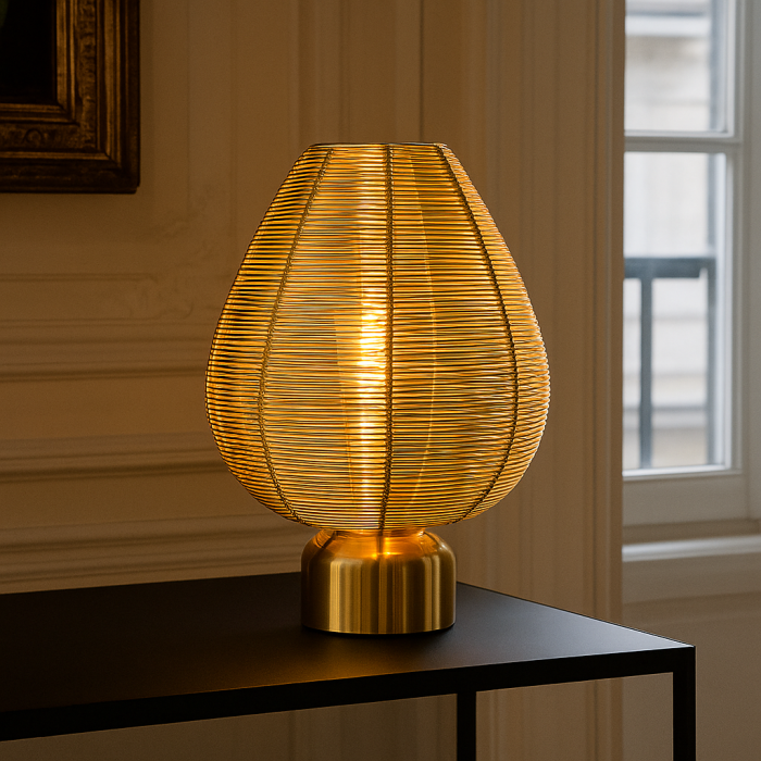 Modern bordlampe messing, Lesly, med brytare