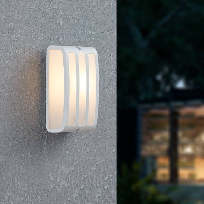 Hvid udendørslampe plast, Cesar, IP54