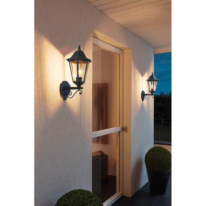 Sort klassisk udendørslampe aluminium, Leanna, IP44