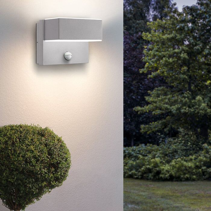 Sølv modern udendørs væglampe med bevægelsessensor metal, Jason, IP44