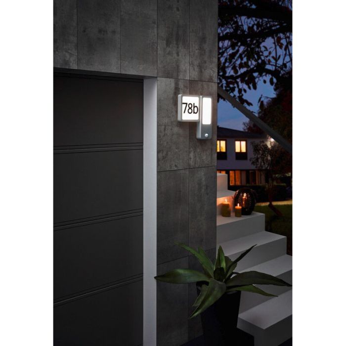 Sølv modern husnummer med lys aluminium, Mick, IP44