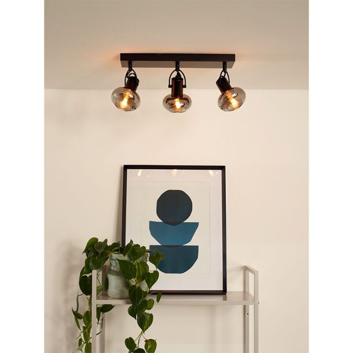 Grå loftspot modern, Madee