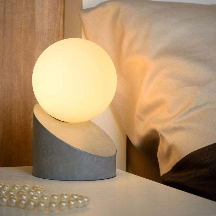 Grå bordlampe modern, Len, med brytare