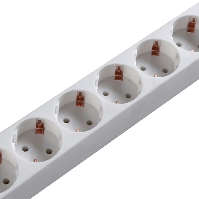 6-vejs strømskinne med afbryder 1,5 meter, hvid